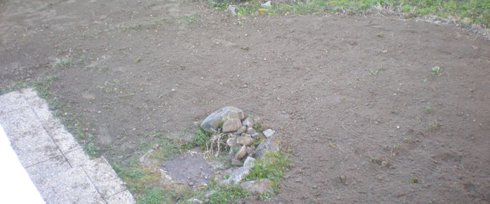 Aplanir une butte de terre et semer de la pelouse à Bourgoin jallieu