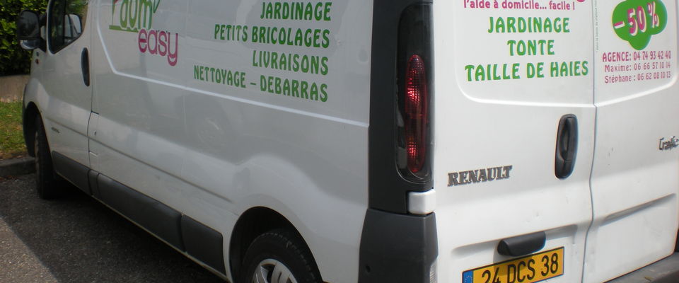 jardinage tonte taille de haie entretien d'espace vert services à la personne, pas paysagiste dom'easy Bourgoin